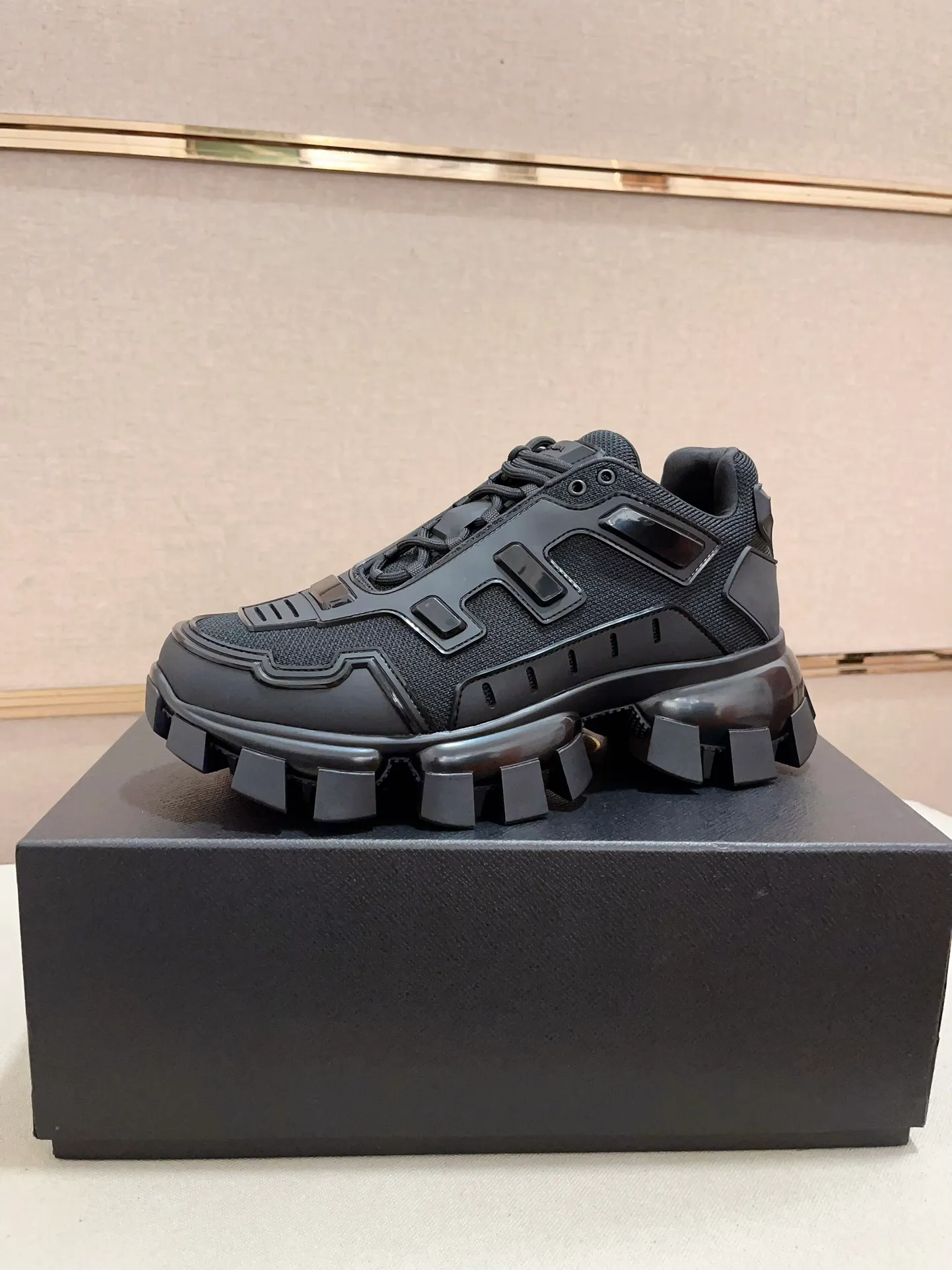 Men's Men's Shoes 💰 620💰 ✔️✔️✔️High-quality new PRADA counters are launched at the same time. The new men's shoes and 😘fabrics are selected from first-layer cowhide. Lining: imported elastic mesh➕cowhide lining. 👍🏿High-end☄️Open-molded non-slip rubber outsole, exquisite lines, simple and elegant, comfortable and high-end for leisure travel. Number of yards: 38 to 44. Can be customized for 45 non-refundable!